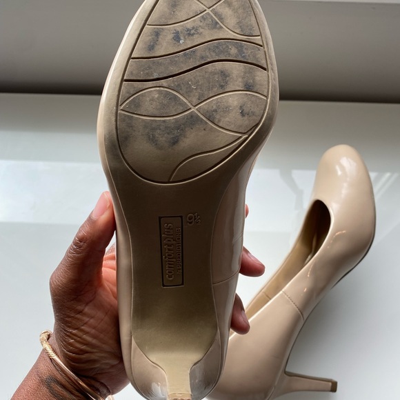 Round Toe Patent Pumps, Light Tan - 9.5 - Picture 3 of 4